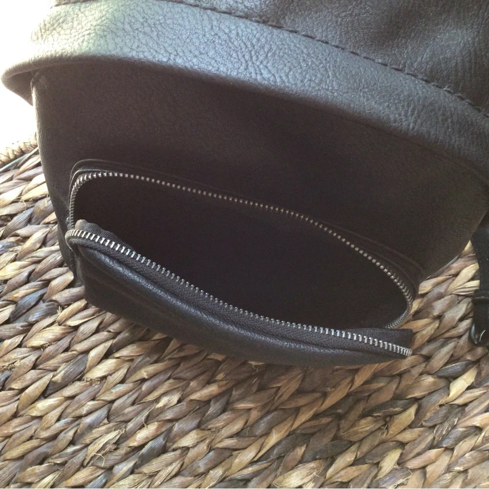 Universal Thread Backpack - Picture 4 of 5